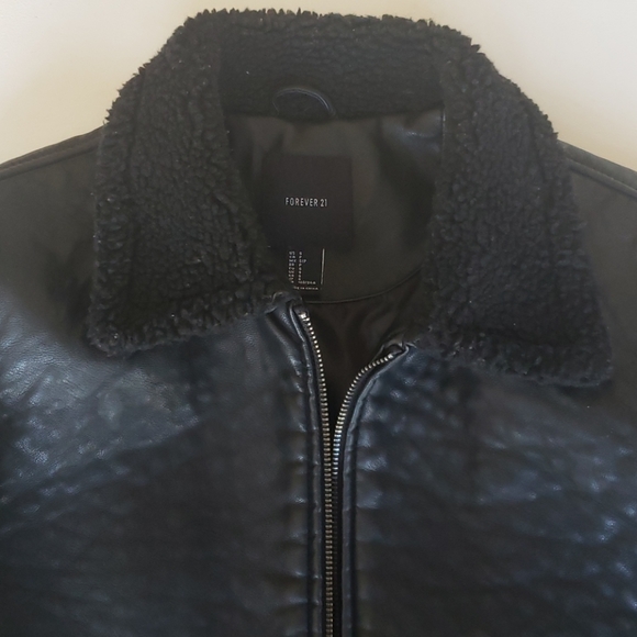 Faux leather 🏴 bomber style fall/winter coat - Picture 4 of 4